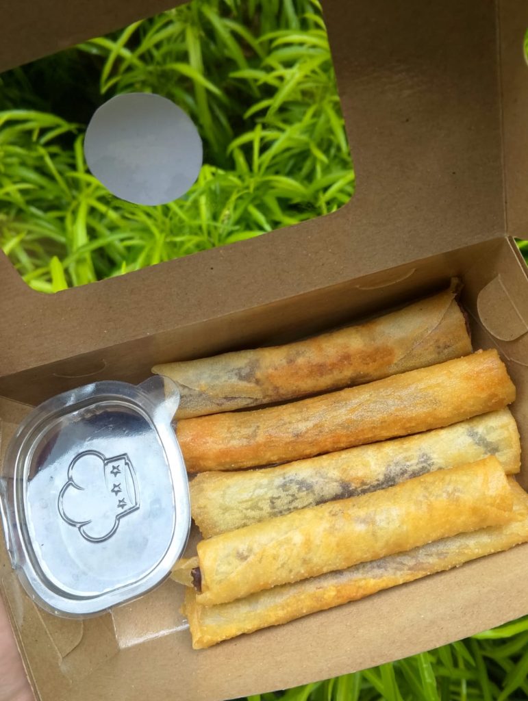 Lumpia ubi ungu dan cocolan.